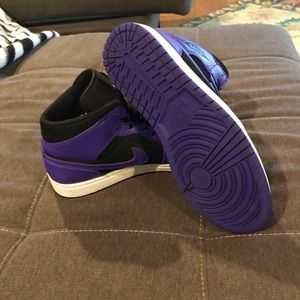 AJ1 mid black/dark concord